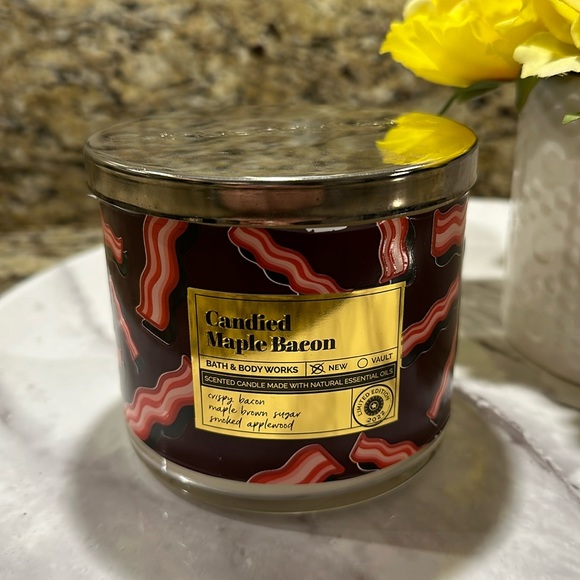 Bath & Body Works Candle 🥓 - Picture 2 of 5